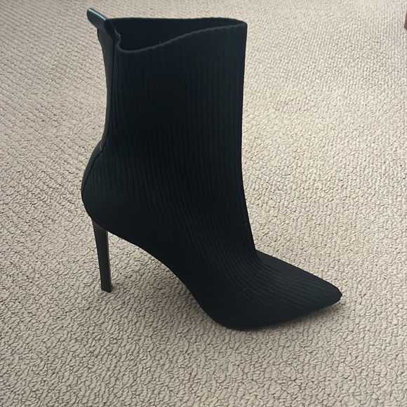 Steve Madden stilletto sock booties 9..5 - Picture 2 of 5